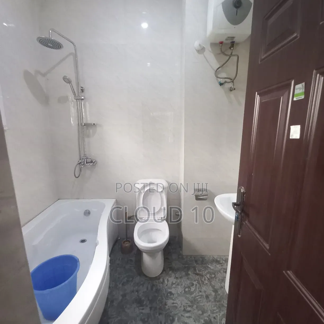 3bdrm Block of Flats in Kaura for sale in Kaura