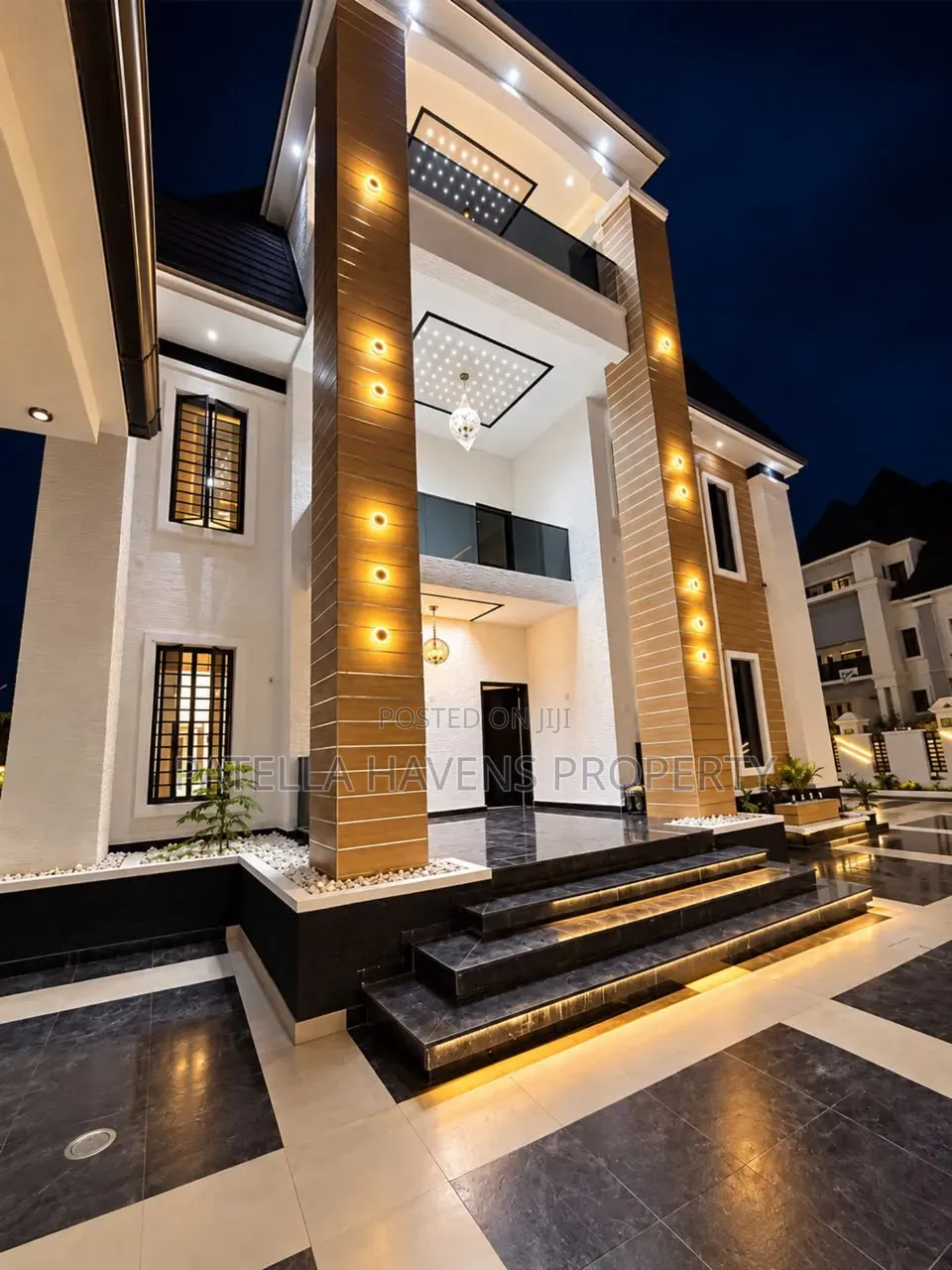 5bdrm Duplex in Dakwo District for sale in Dakwo District