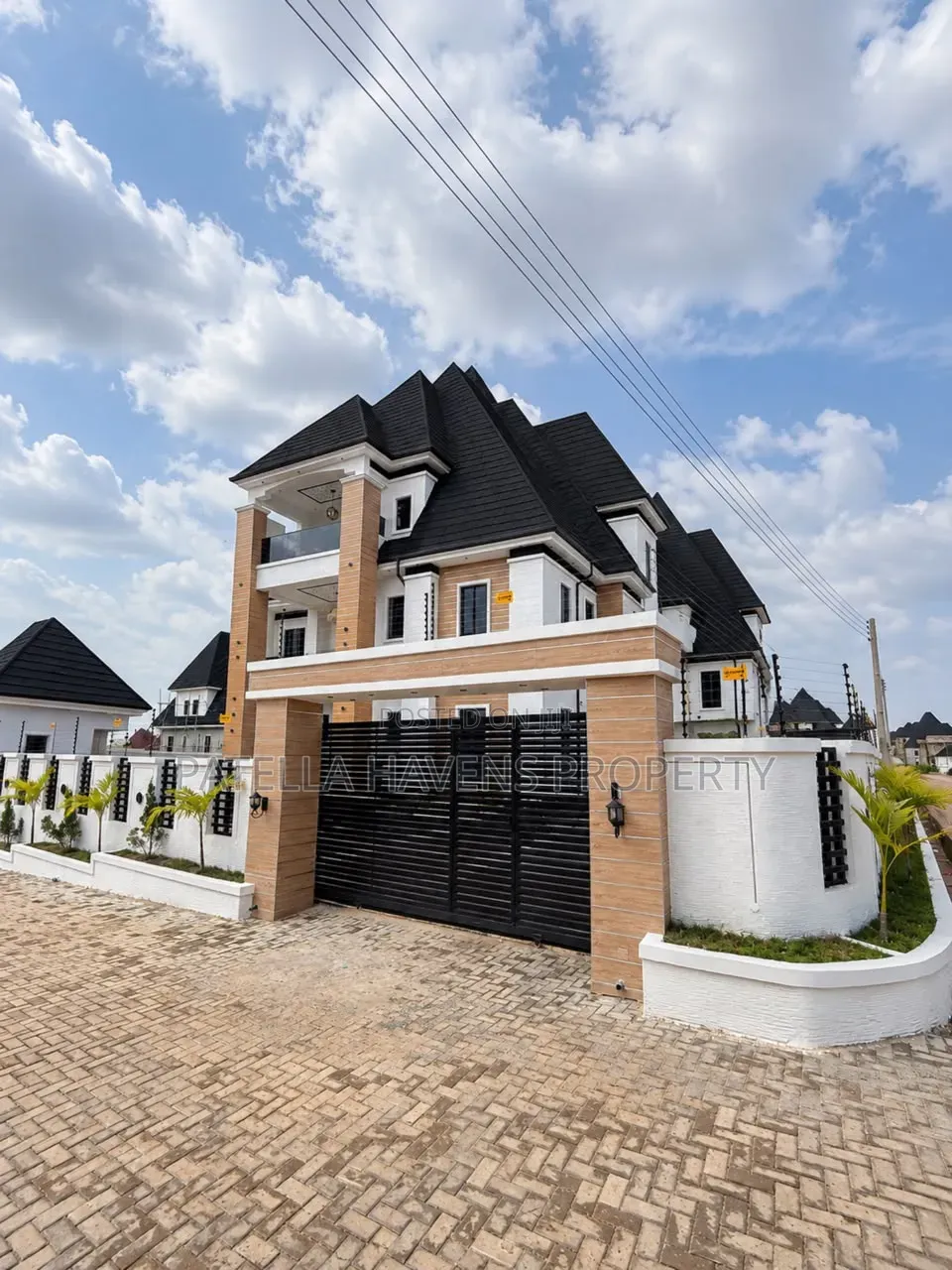 5bdrm Duplex in Dakwo District for sale in Dakwo District