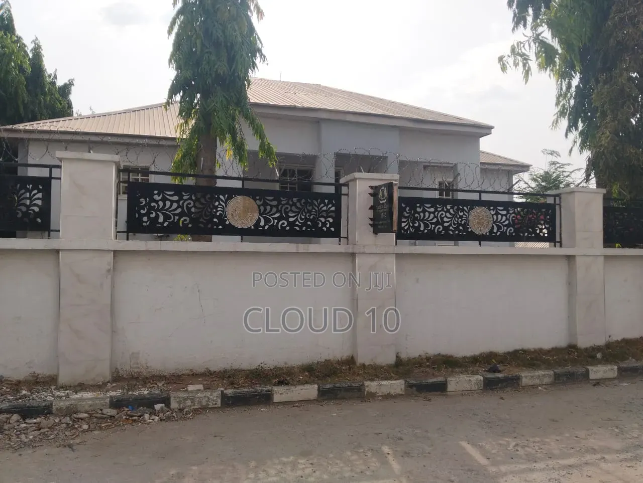 Furnished 17bdrm Maisonette in Utako for sale in Utako