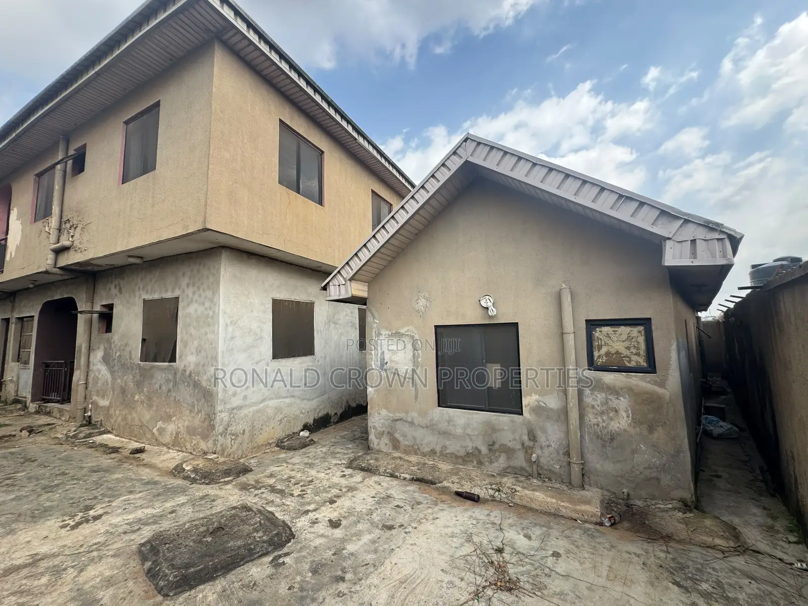 2bdrm Block of Flats in Yakoyo/Alagbole for sale in Yakoyo/Alagbole