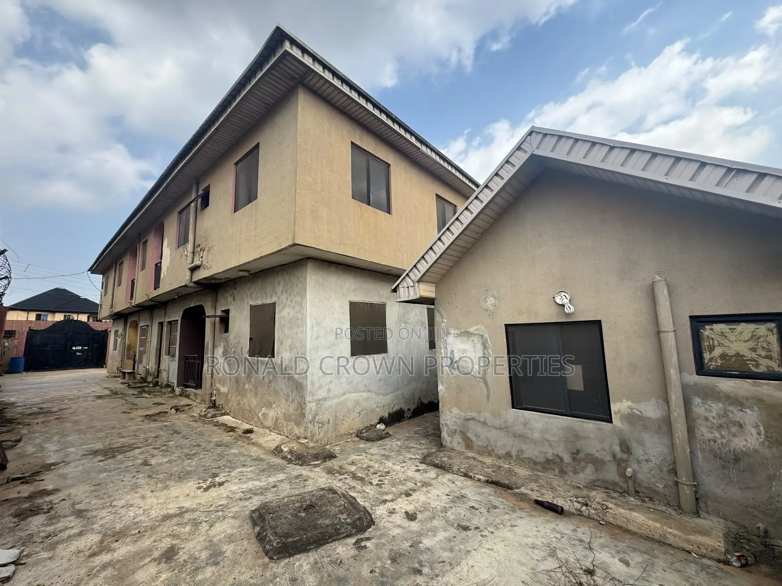 2bdrm Block of Flats in Yakoyo/Alagbole for sale in Yakoyo/Alagbole