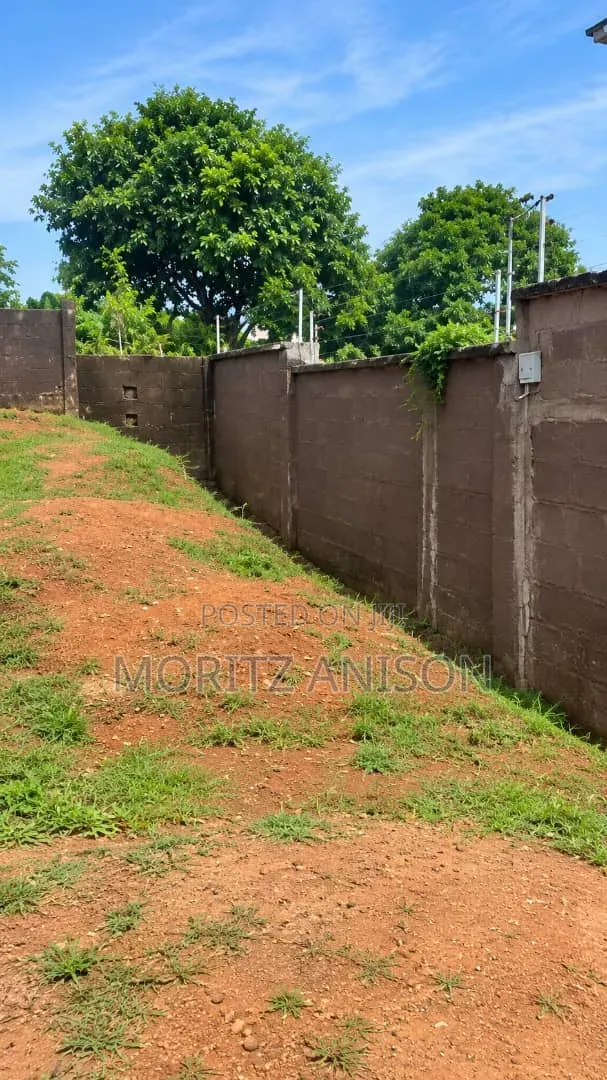 Distress Land for Sale: 270Sqm Independent Layout Enugu. in Enugu