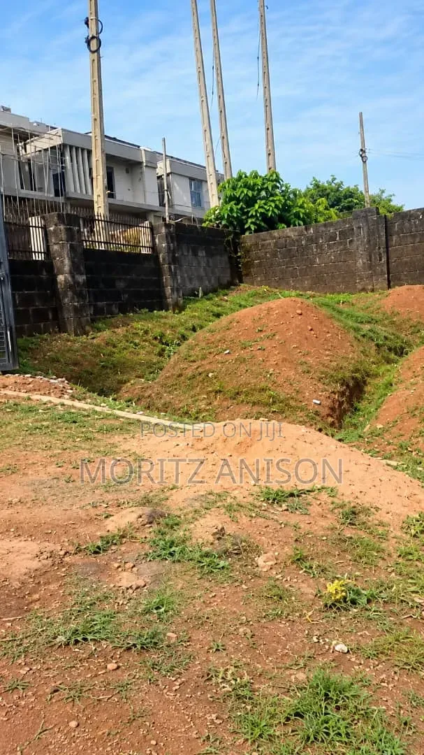 Distress Land for Sale: 270Sqm Independent Layout Enugu. in Enugu
