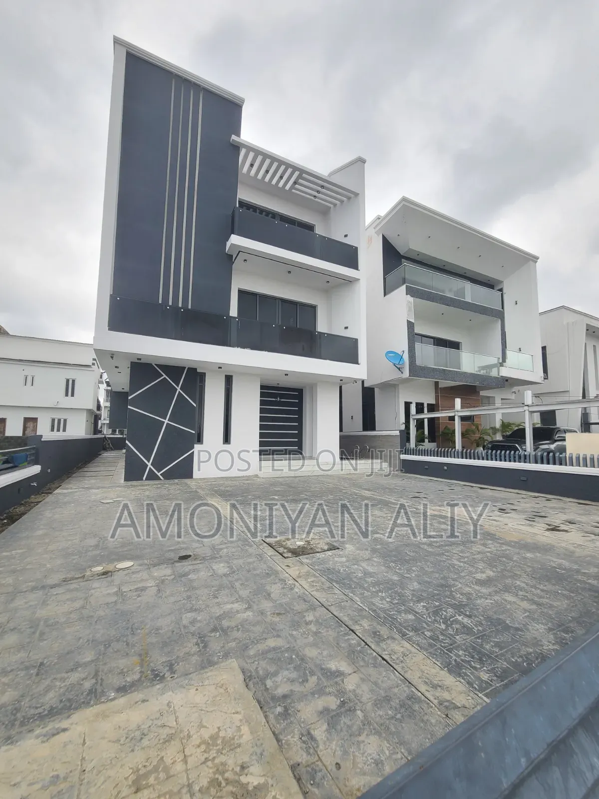 5bdrm Mansion in Megamond Estate, Ikota for sale in Ikota