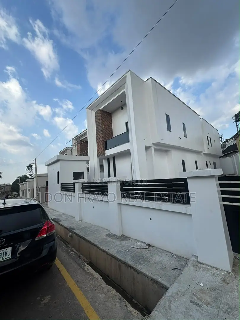 4bdrm Duplex in Main Ikolaba Gra, Agodi for sale in Agodi