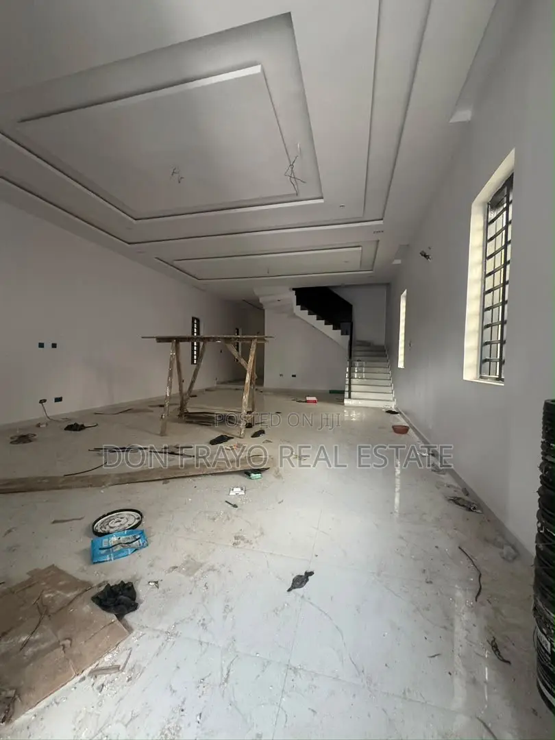 4bdrm Duplex in Main Ikolaba Gra, Agodi for sale in Agodi
