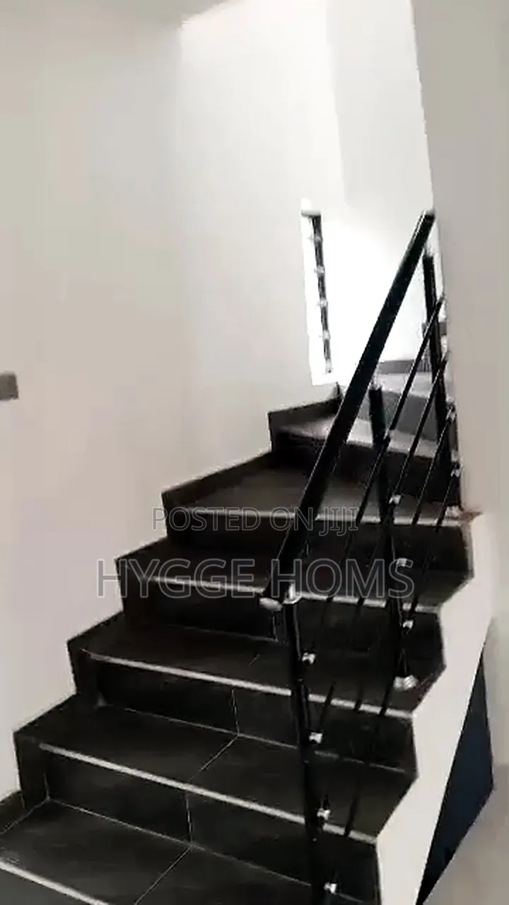 4bdrm Duplex in Ogba Gra Estate for sale in Ogba GRA