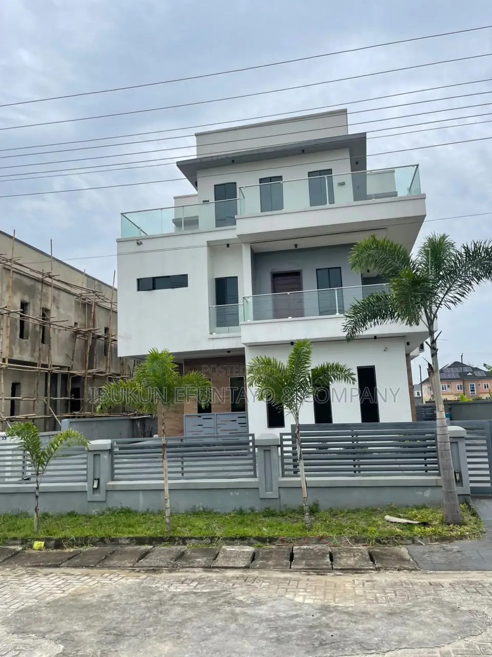 6bdrm Duplex in Chaplin Court Estate, Ogombo for sale in Ogombo