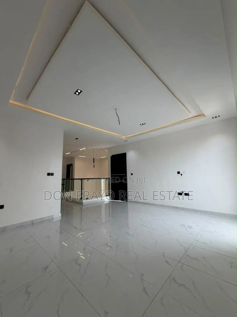 5bdrm Duplex in Carlton Gate Estate for sale in Akobo