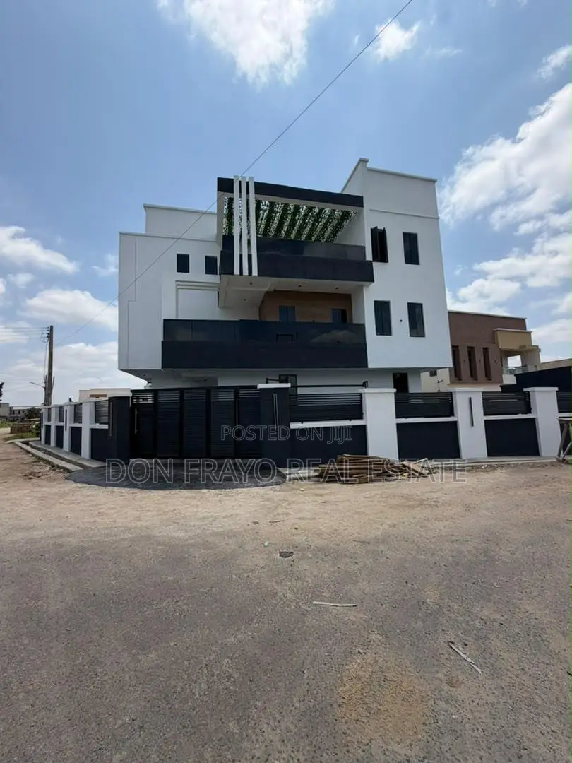 5bdrm Duplex in Carlton Gate Estate for sale in Akobo