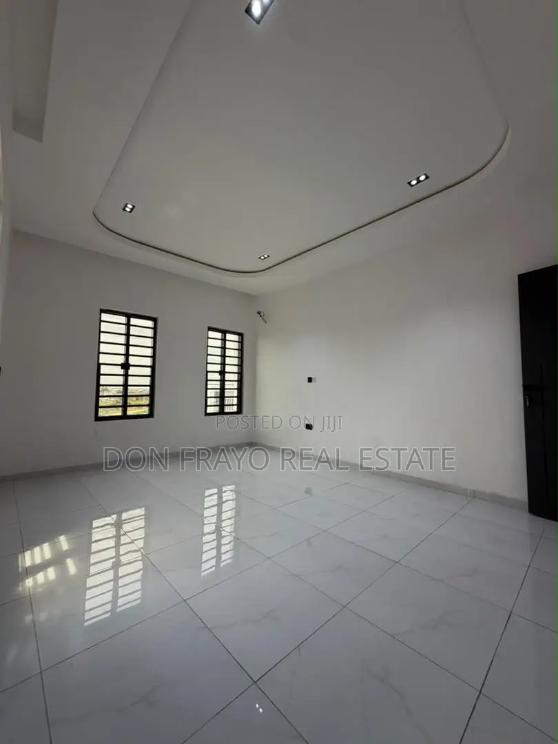 5bdrm Duplex in Carlton Gate Estate for sale in Akobo