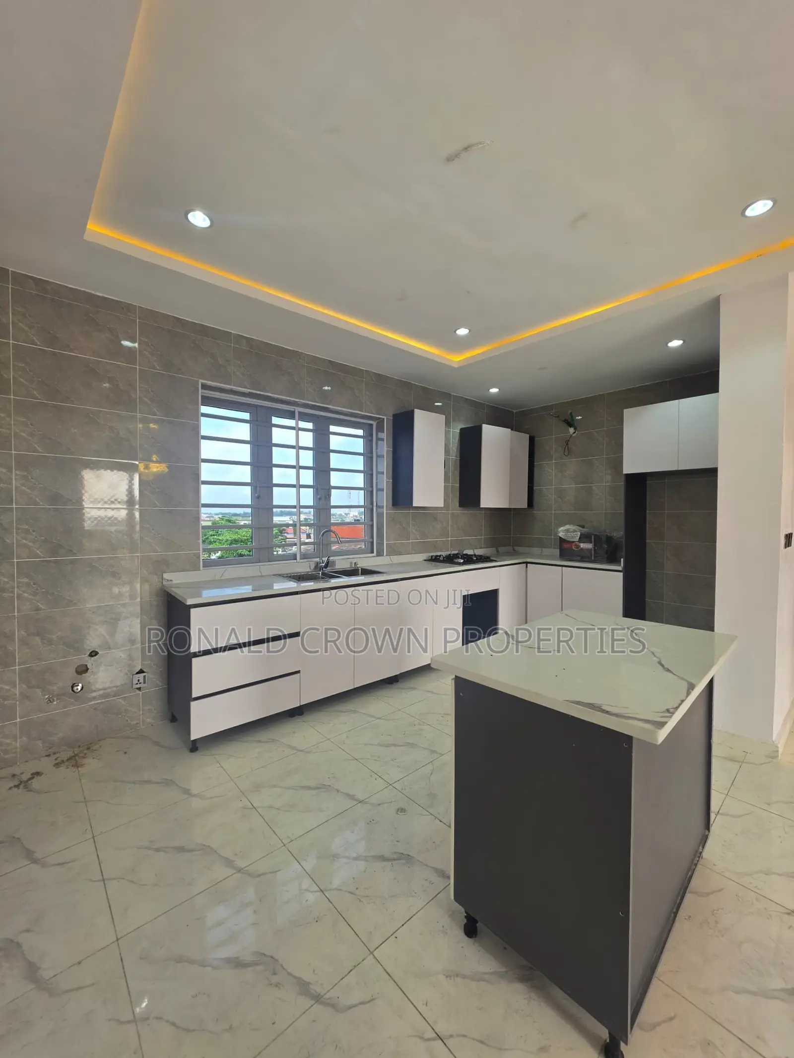 2bdrm Apartment in Adeniyi Jones for sale in Adeniyi Jones