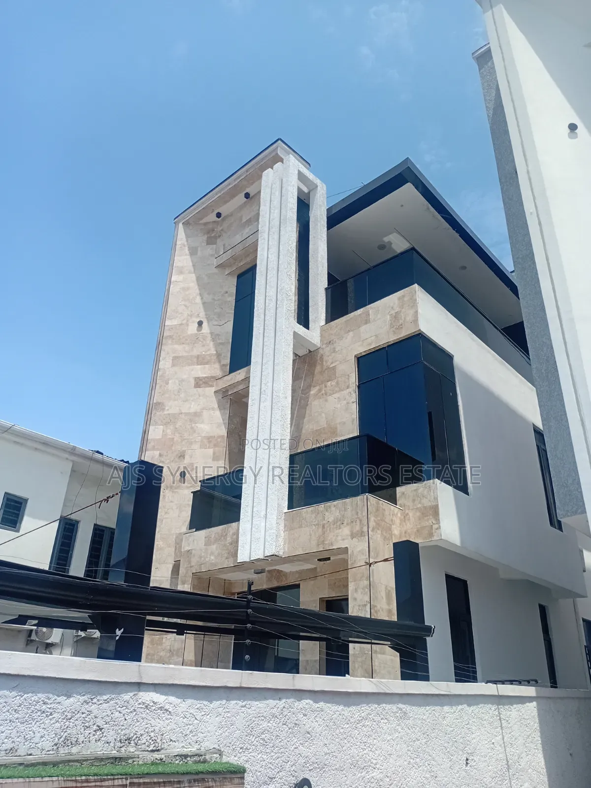 5bdrm Duplex in Lekki Expressway for sale in Lekki Expressway