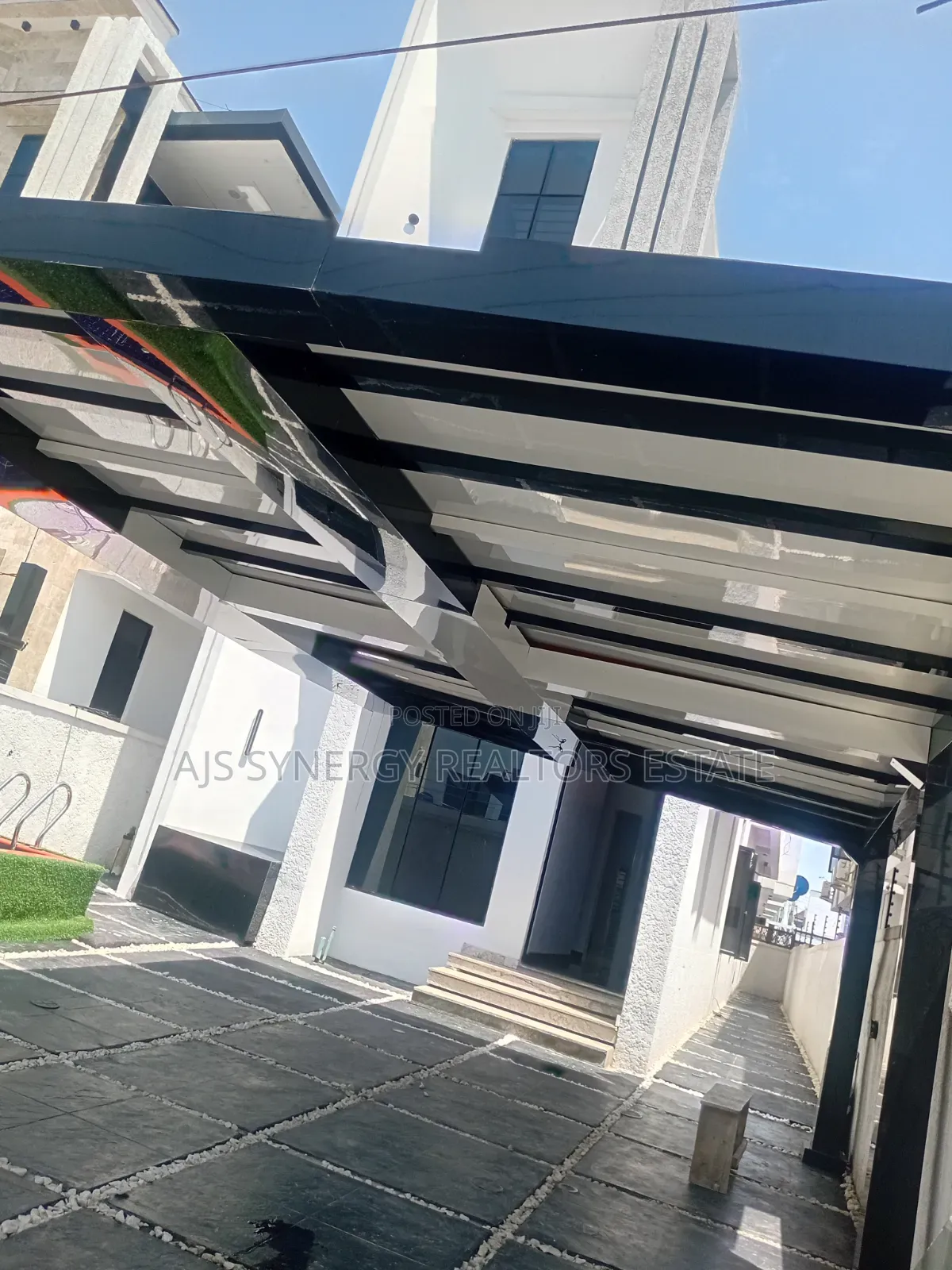 5bdrm Duplex in Lekki Expressway for sale in Lekki Expressway