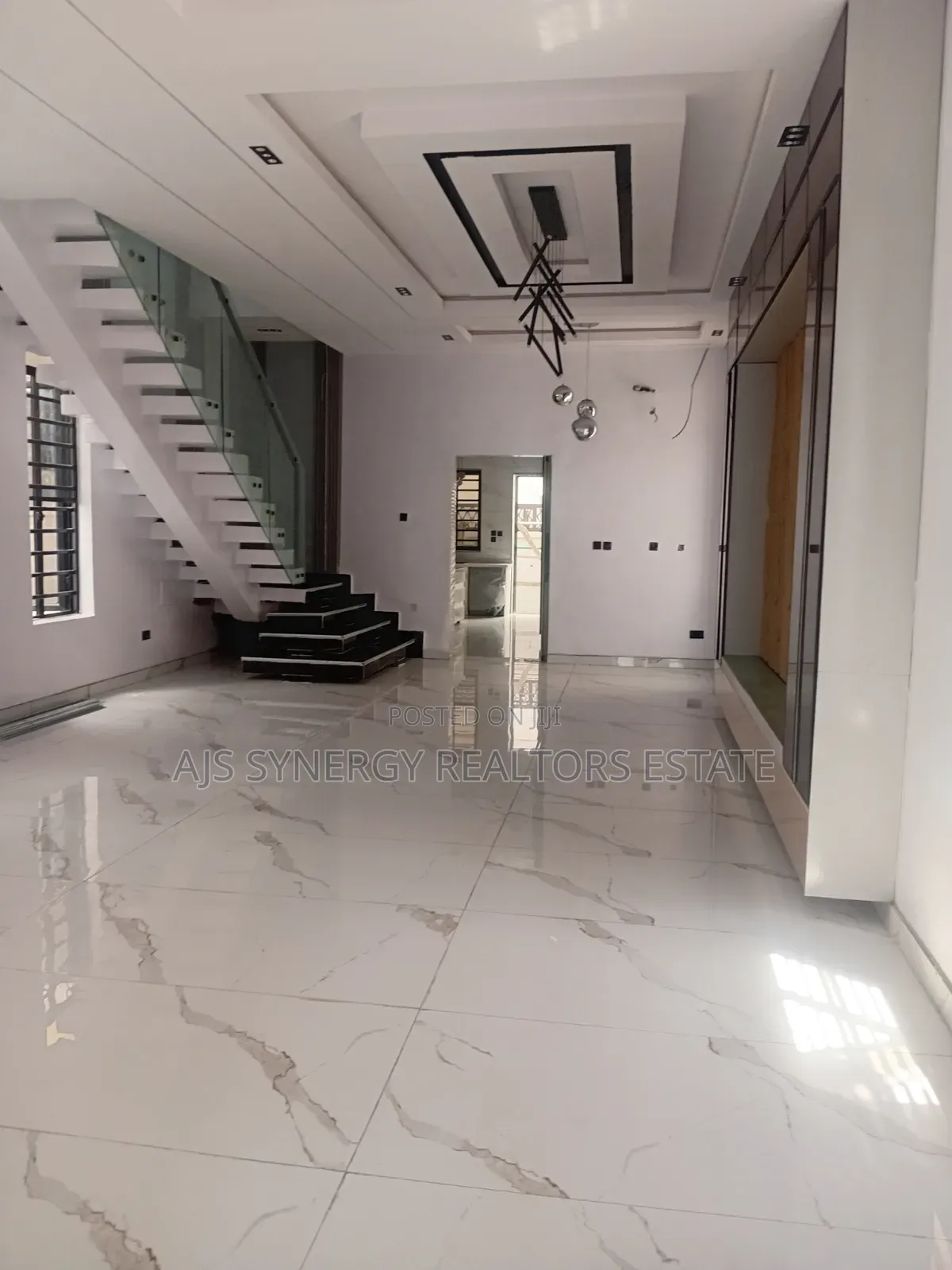 5bdrm Duplex in Lekki Expressway for sale in Lekki Expressway