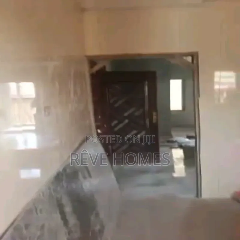 2bdrm Block of Flats in Adekunle for rent in Adekunle