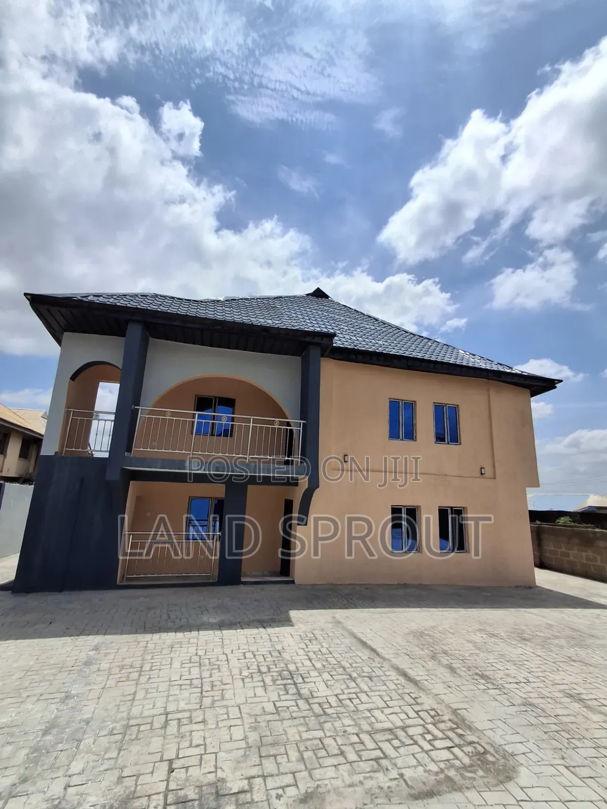 Furnished 3bdrm House in Oluwakeeyin, Alakia for sale in Alakia
