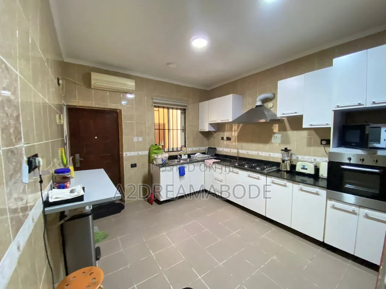 4bdrm Duplex in Parkview for rent in Parkview Estate