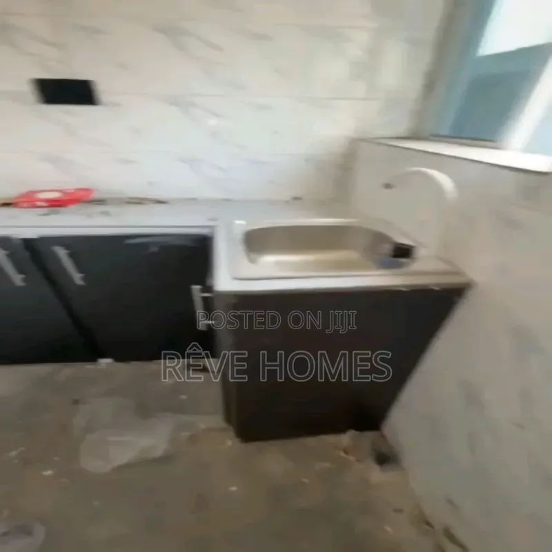 2bdrm Apartment in Ilupeju Industrial Estate for rent in Ilupeju Industrial Estate