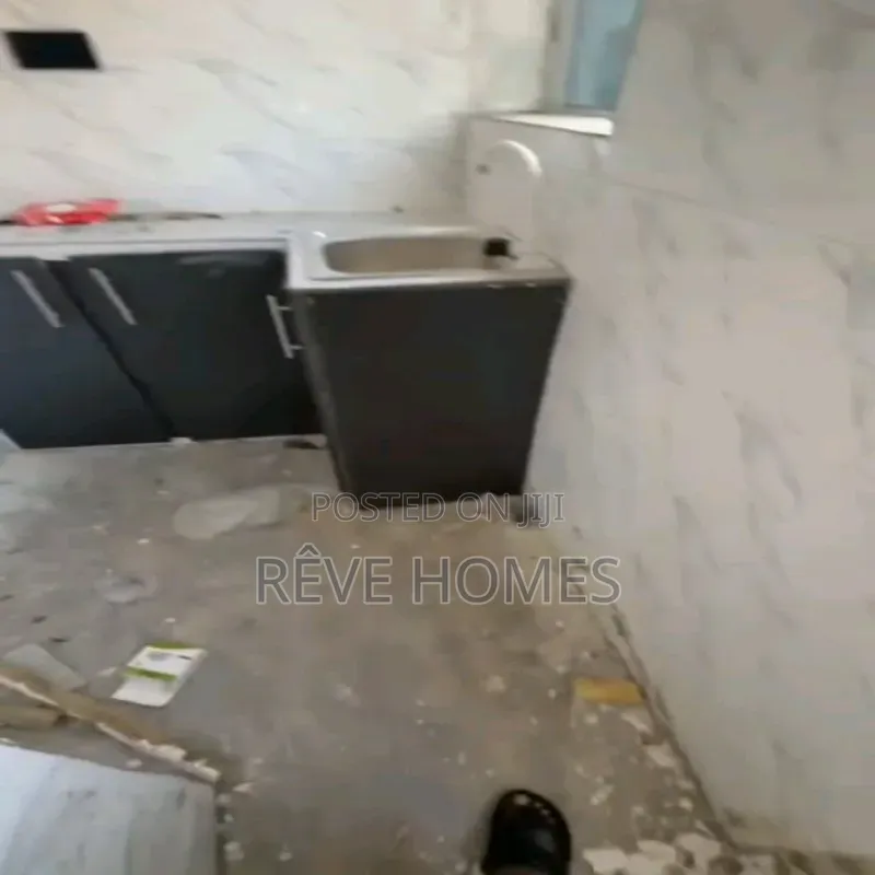 2bdrm Apartment in Ilupeju Industrial Estate for rent in Ilupeju Industrial Estate