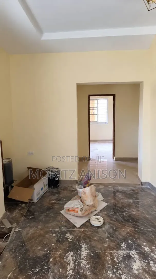 4bdrm Bungalow in Old Airport Road., Enugu for rent in Enugu