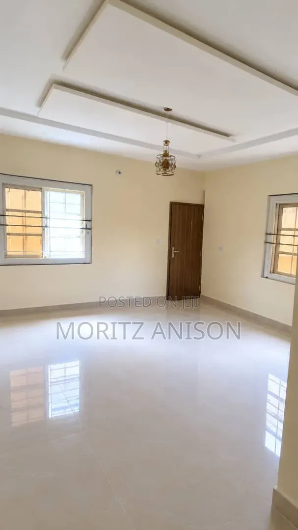 4bdrm Bungalow in Old Airport Road., Enugu for rent in Enugu
