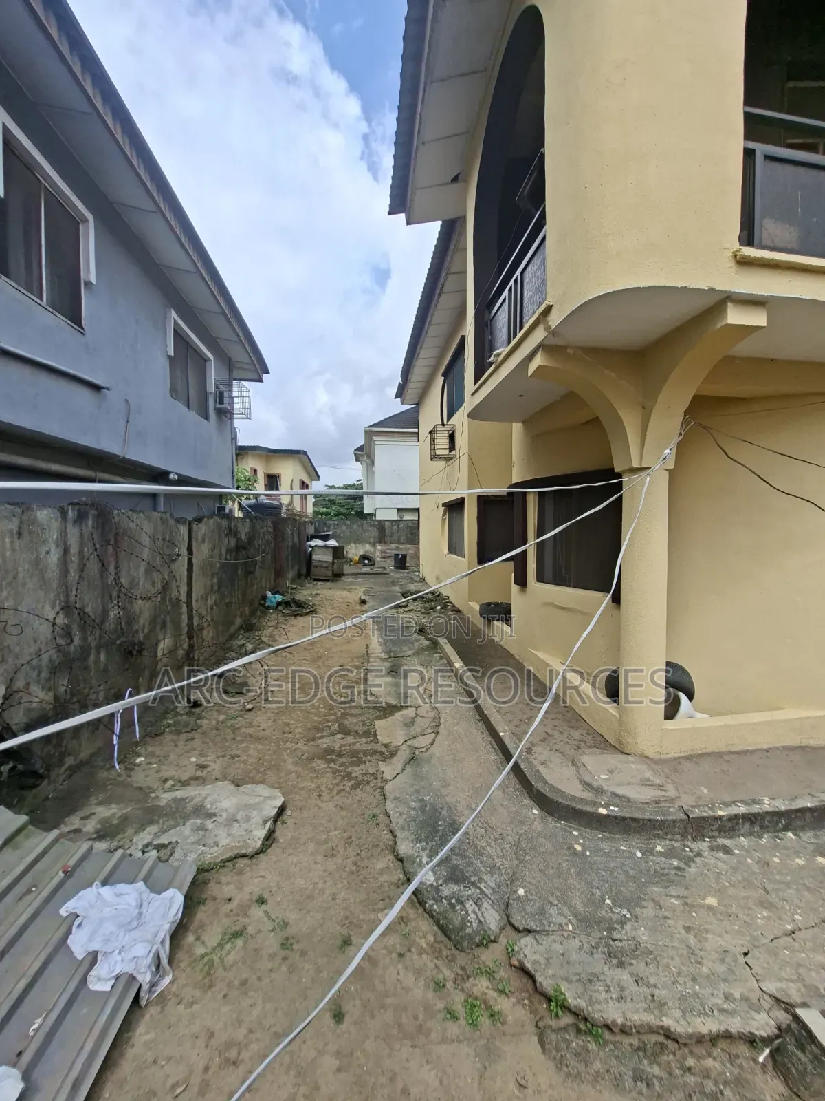 3bdrm Block of Flats in Ago Palace for sale in Ago Palace