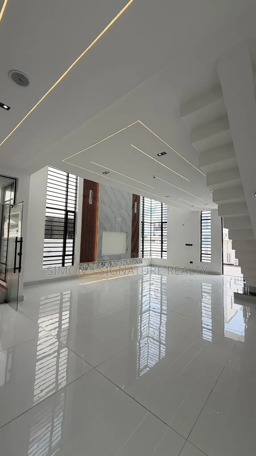 5bdrm Duplex in Chevron for sale in Chevron