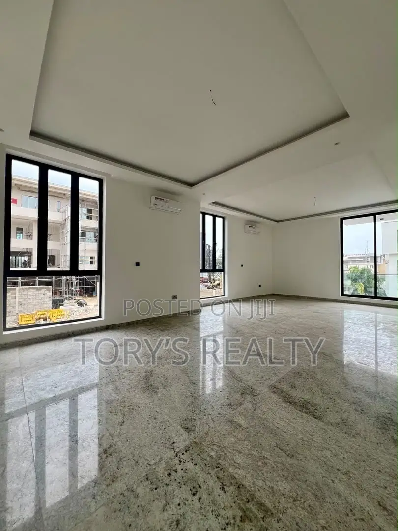 5bdrm Duplex in Banana Island for sale in Banana Island