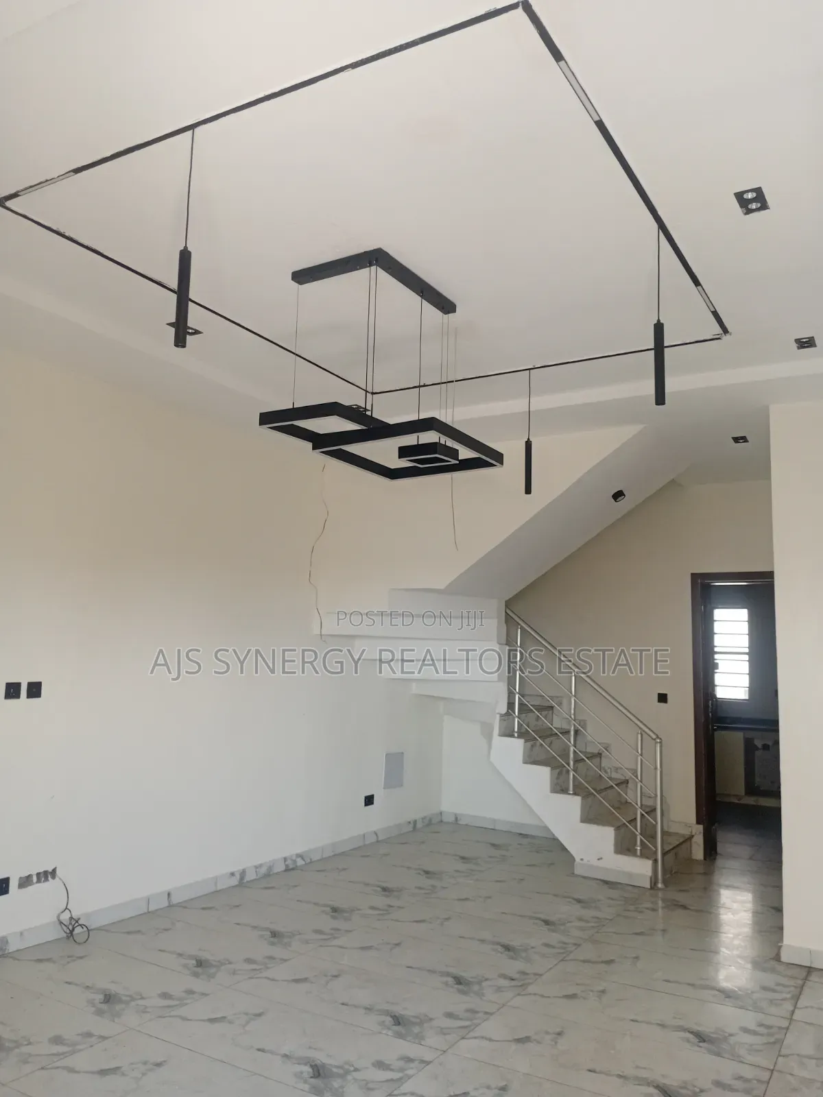 4bdrm Duplex in Lekki Expressway for sale in Lekki Expressway