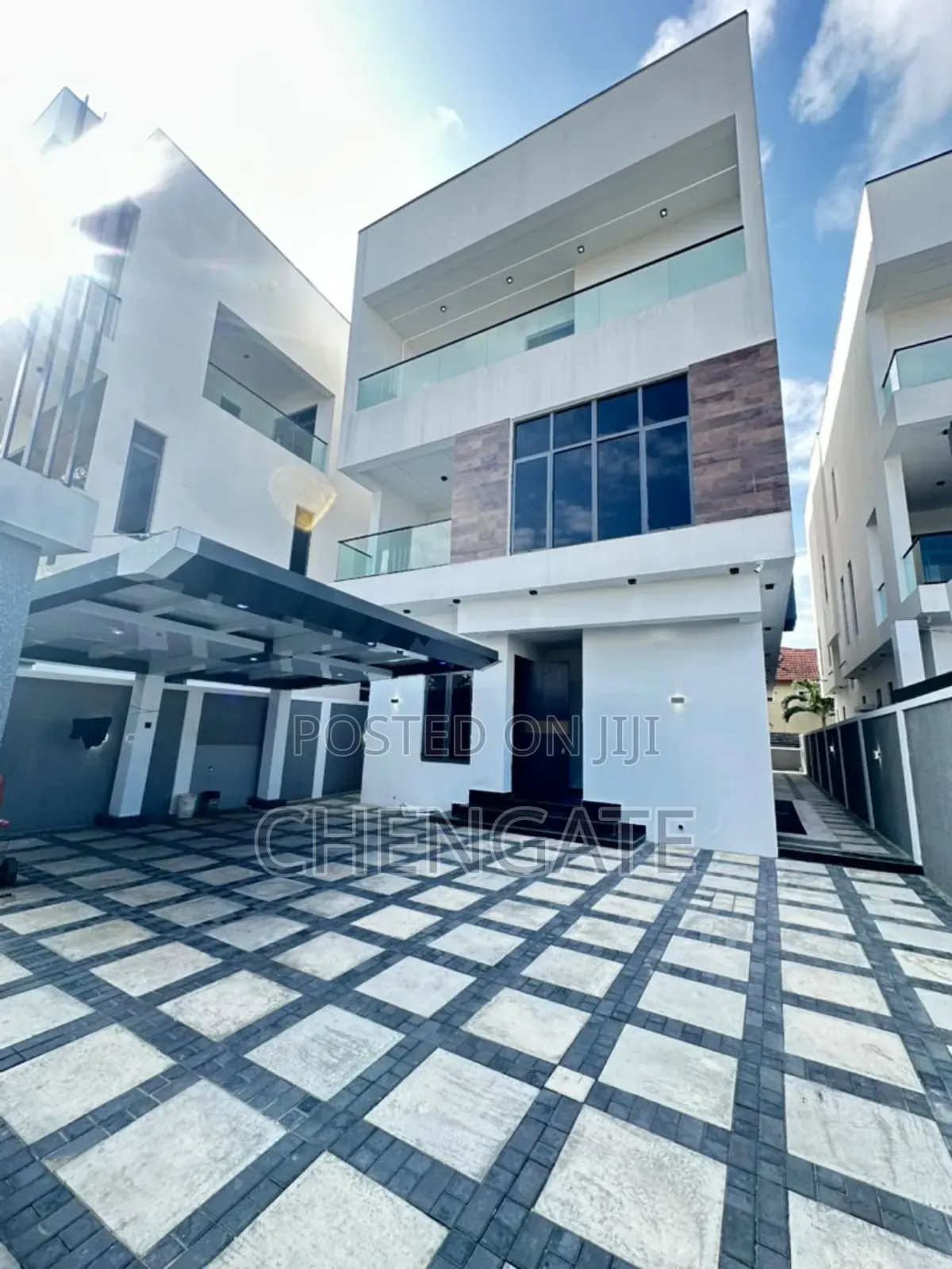5bdrm Duplex in Lekki Phase 1 for sale in Lekki Phase 1