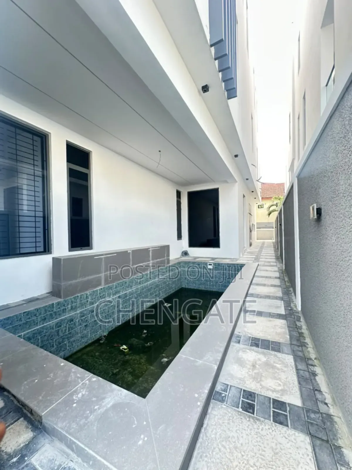 5bdrm Duplex in Lekki Phase 1 for sale in Lekki Phase 1