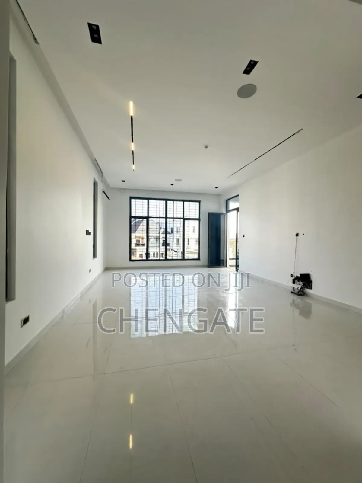 5bdrm Duplex in Lekki Phase 1 for sale in Lekki Phase 1