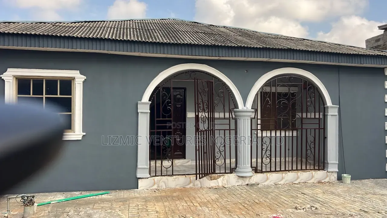 2bdrm Apartment in Tjay, Ayobo for rent in Ayobo