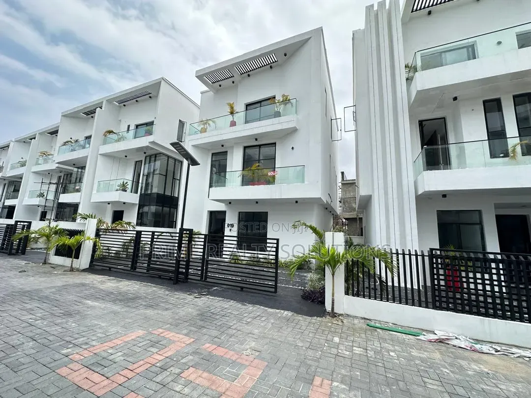 5bdrm Duplex in ๐๐ซ๐๐ก๐ข๐ ๐๐จ๐๐,, Lekki Expressway for rent in Lekki Expressway
