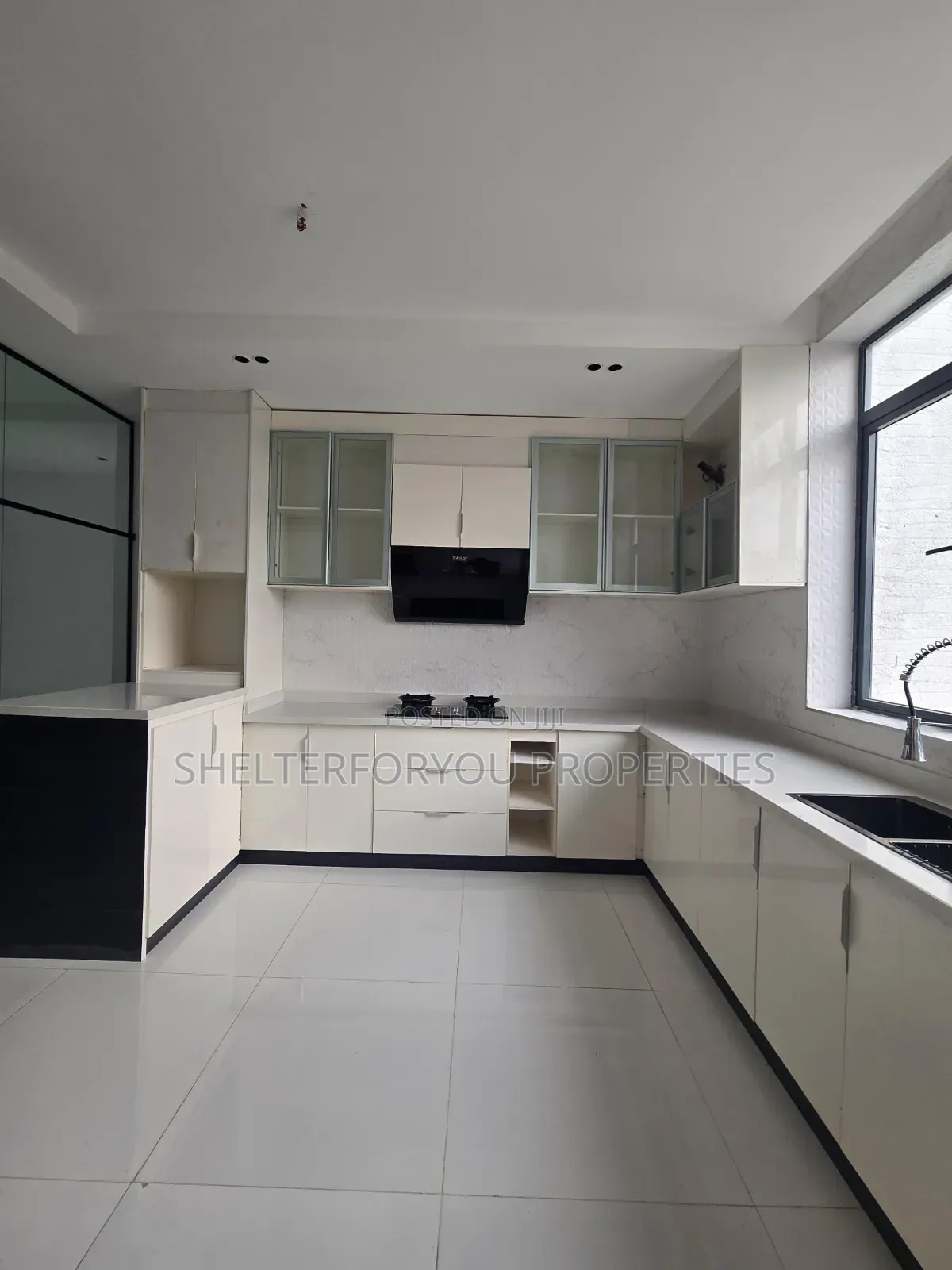 3bdrm Apartment in Ikate for sale in Ikate