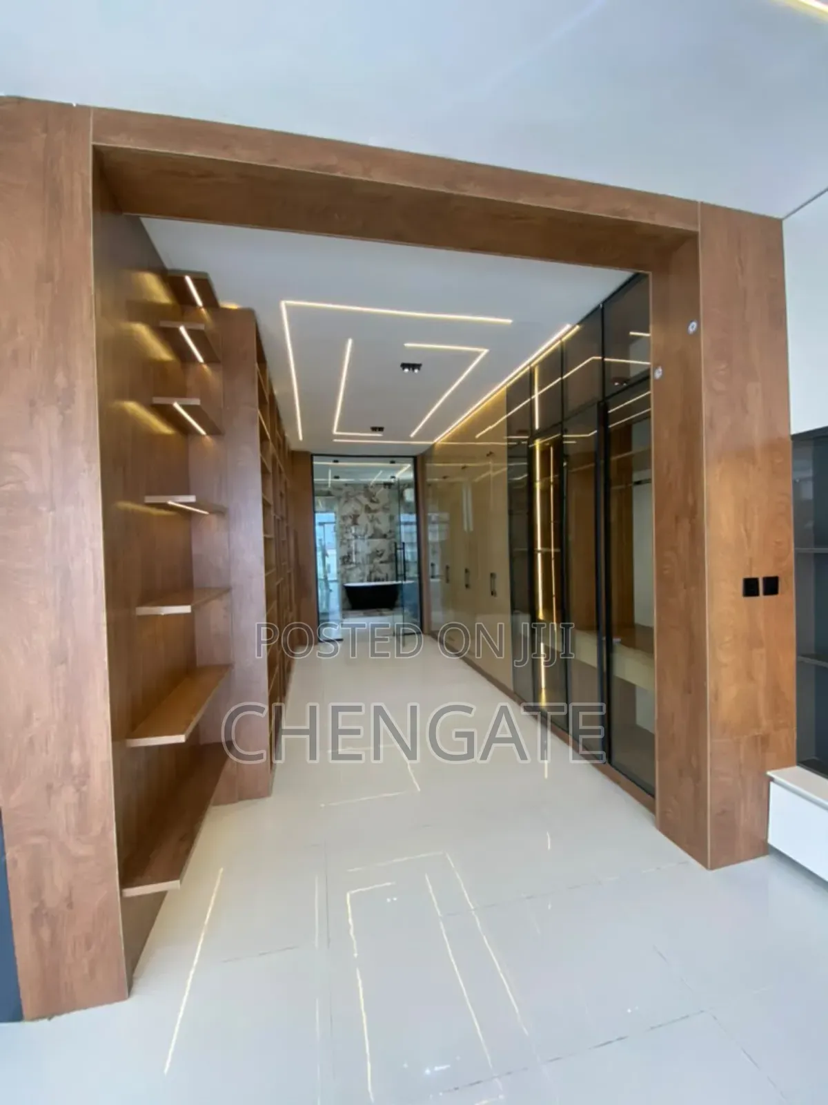 5bdrm Duplex in Chevron for sale in Chevron