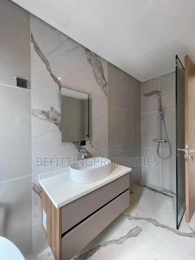 5bdrm Duplex in Banana Island for sale in Banana Island