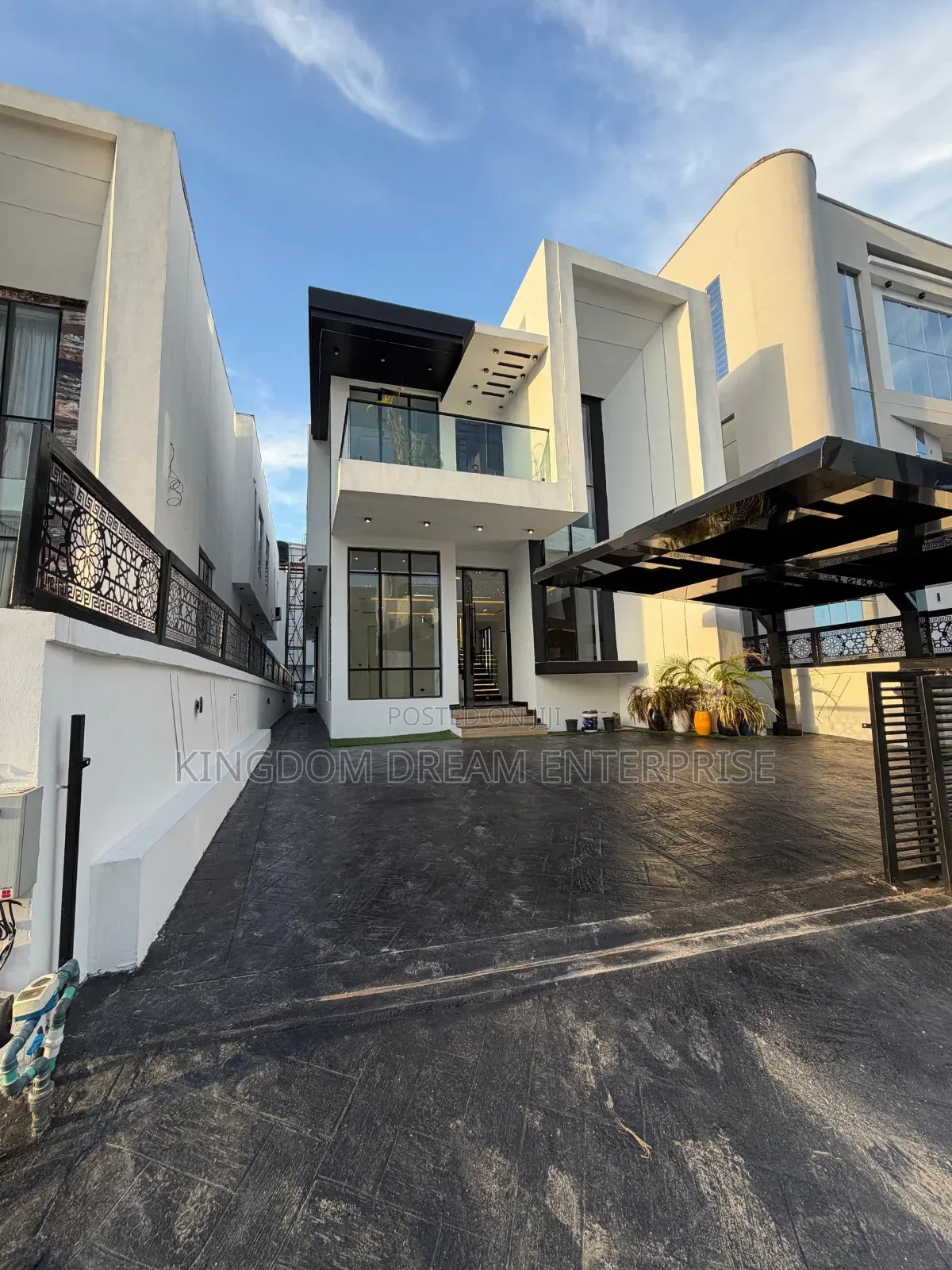 5bdrm Duplex in Chevron Drive Lekki for sale in Chevron
