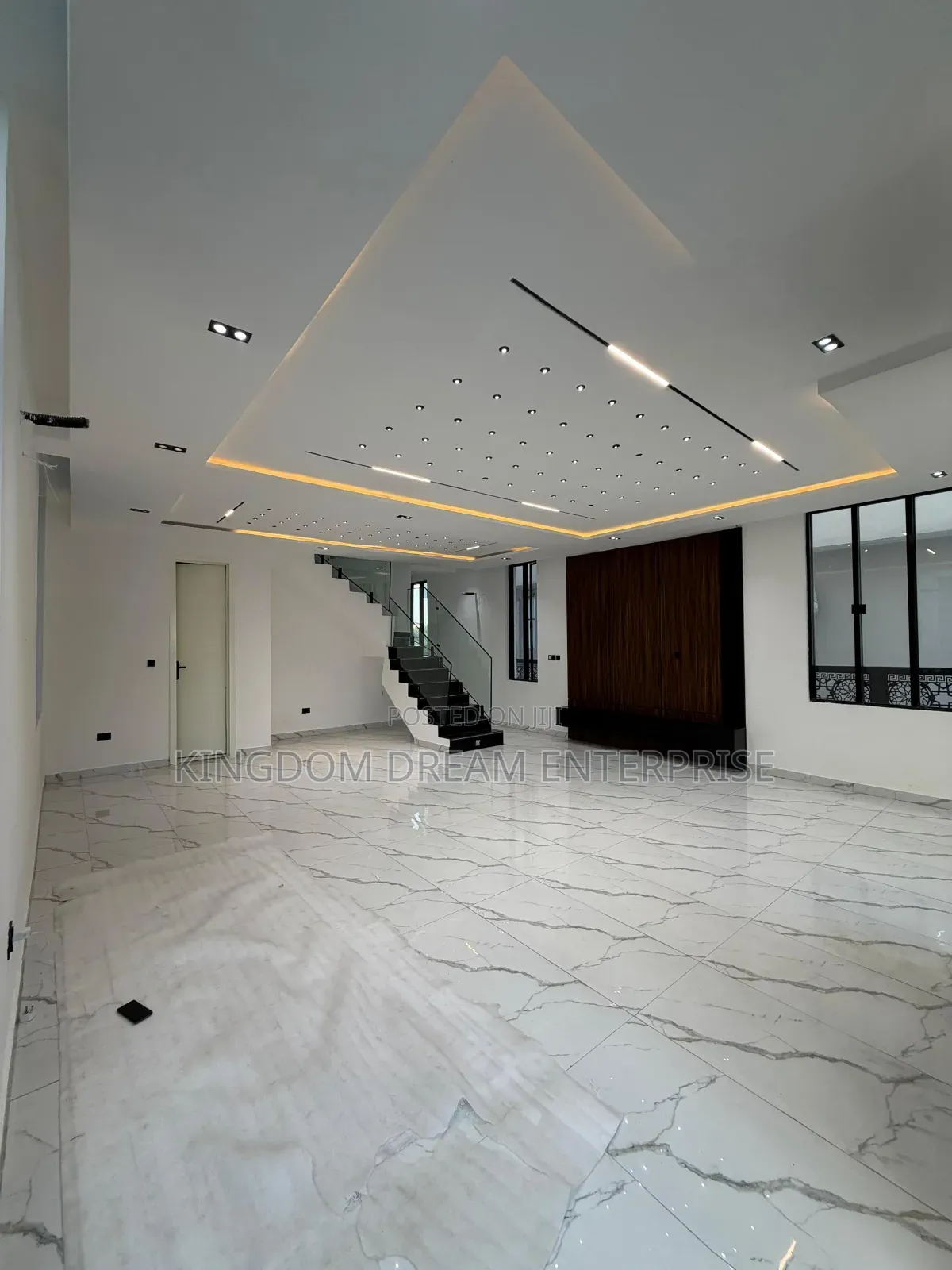 5bdrm Duplex in Chevron Drive Lekki for sale in Chevron