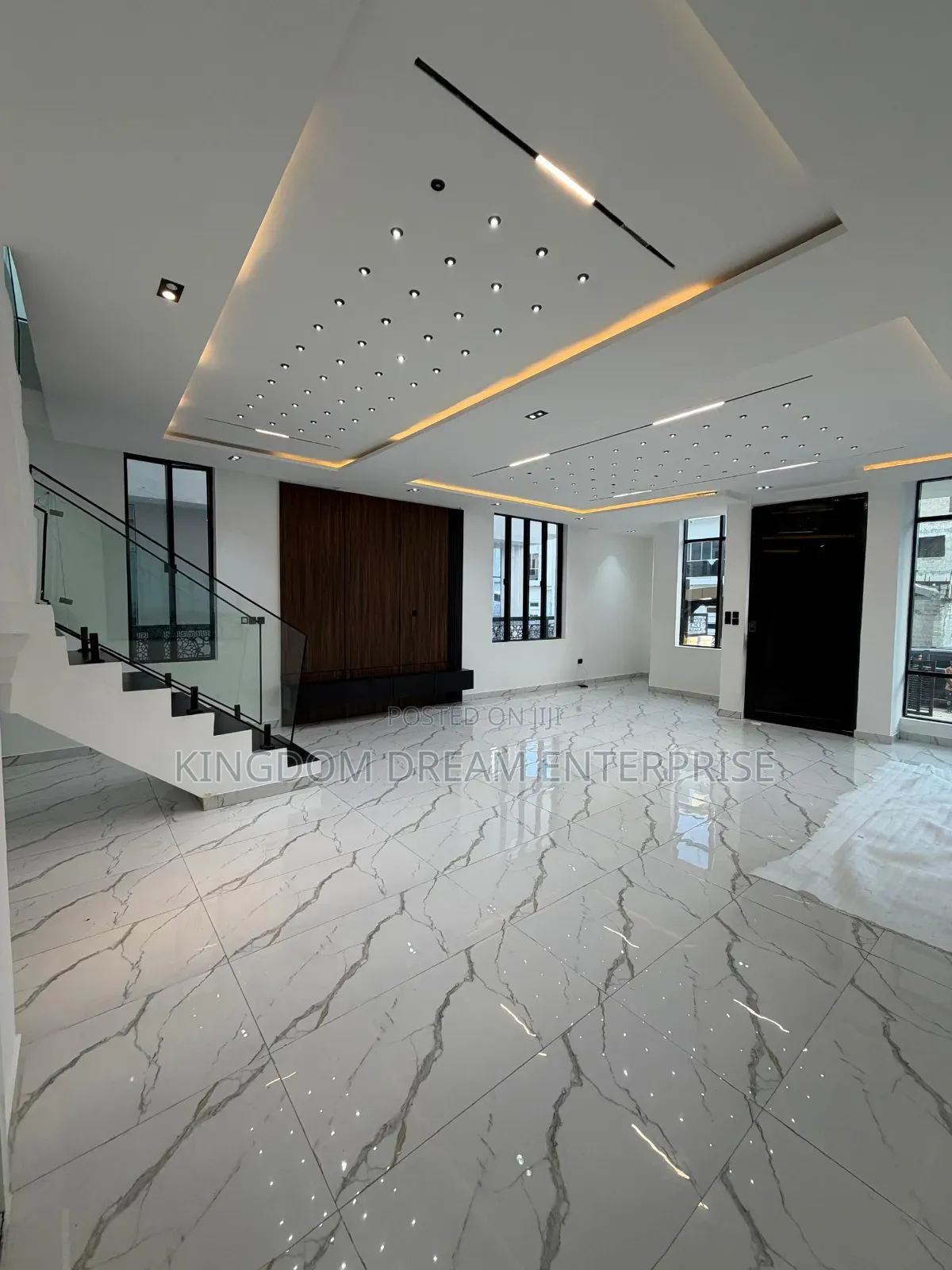 5bdrm Duplex in Chevron Drive Lekki for sale in Chevron