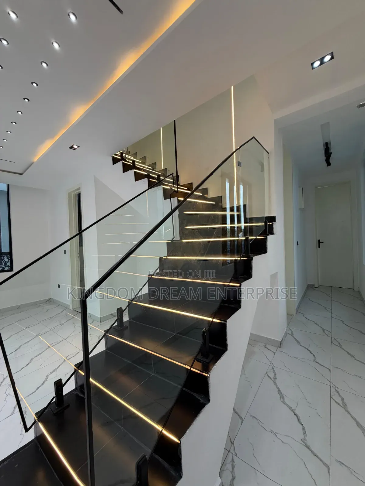 5bdrm Duplex in Chevron Drive Lekki for sale in Chevron