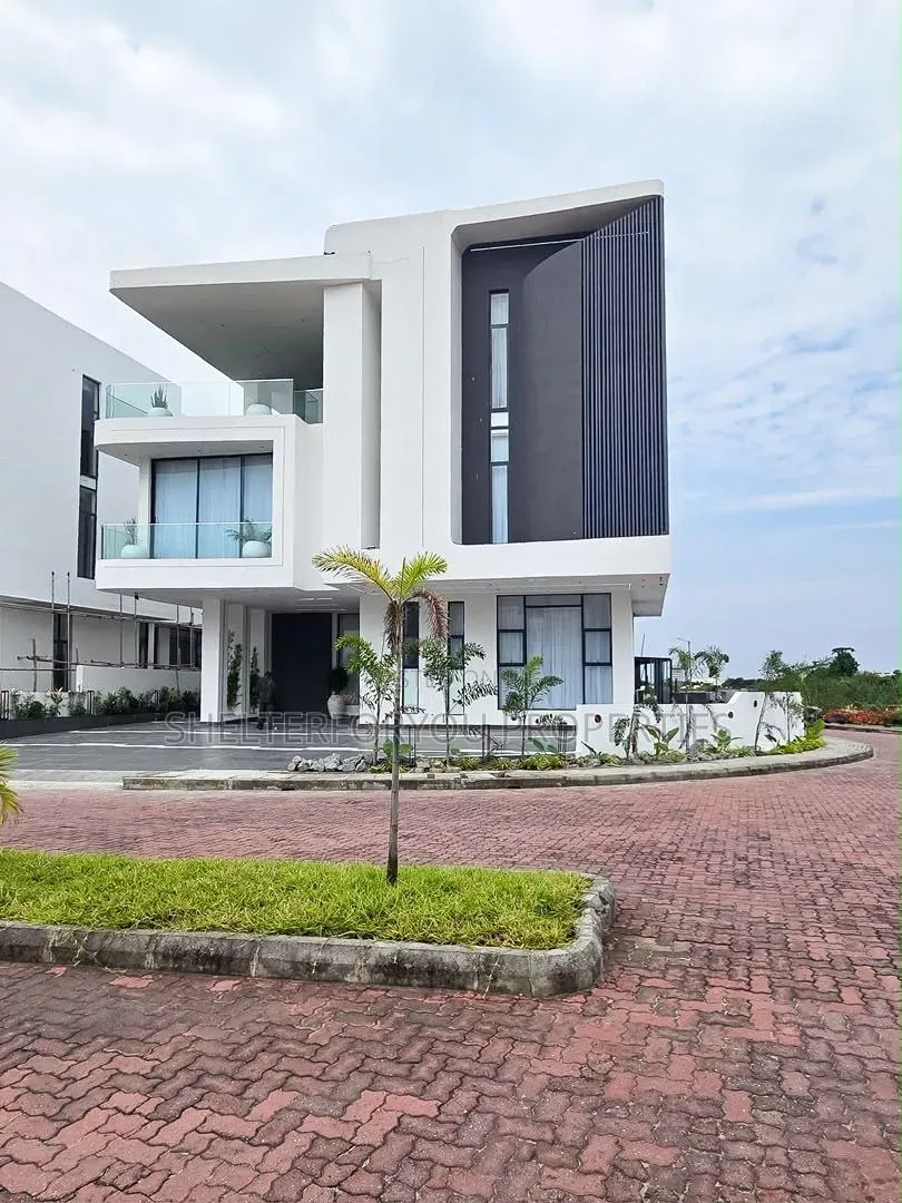 5bdrm Duplex in Osapa london for sale in Osapa london