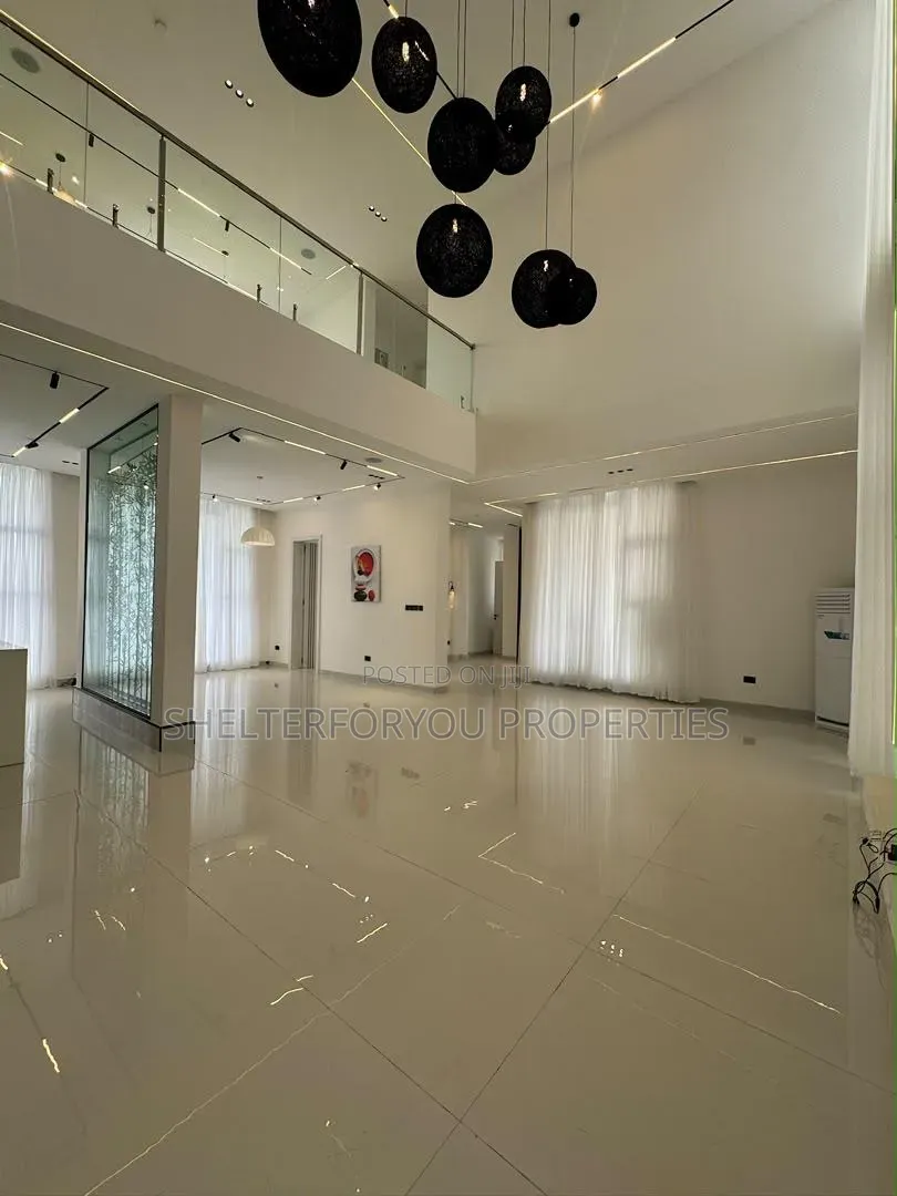 5bdrm Duplex in Osapa london for sale in Osapa london
