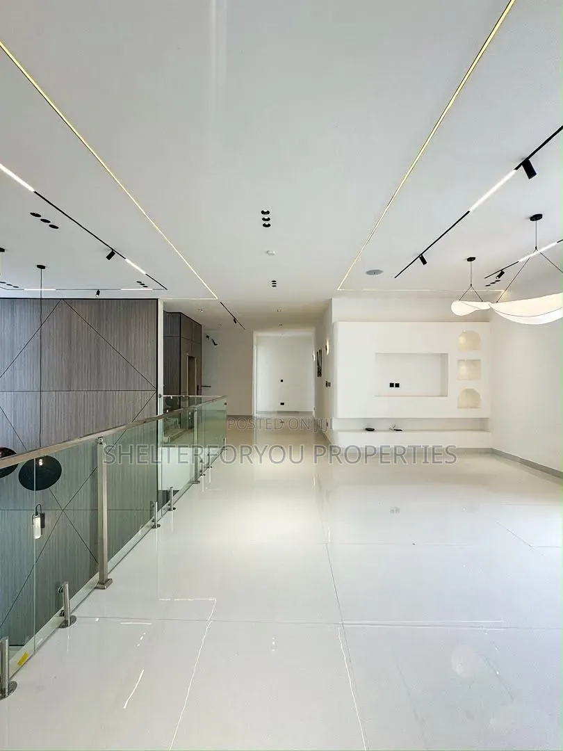 5bdrm Duplex in Osapa london for sale in Osapa london
