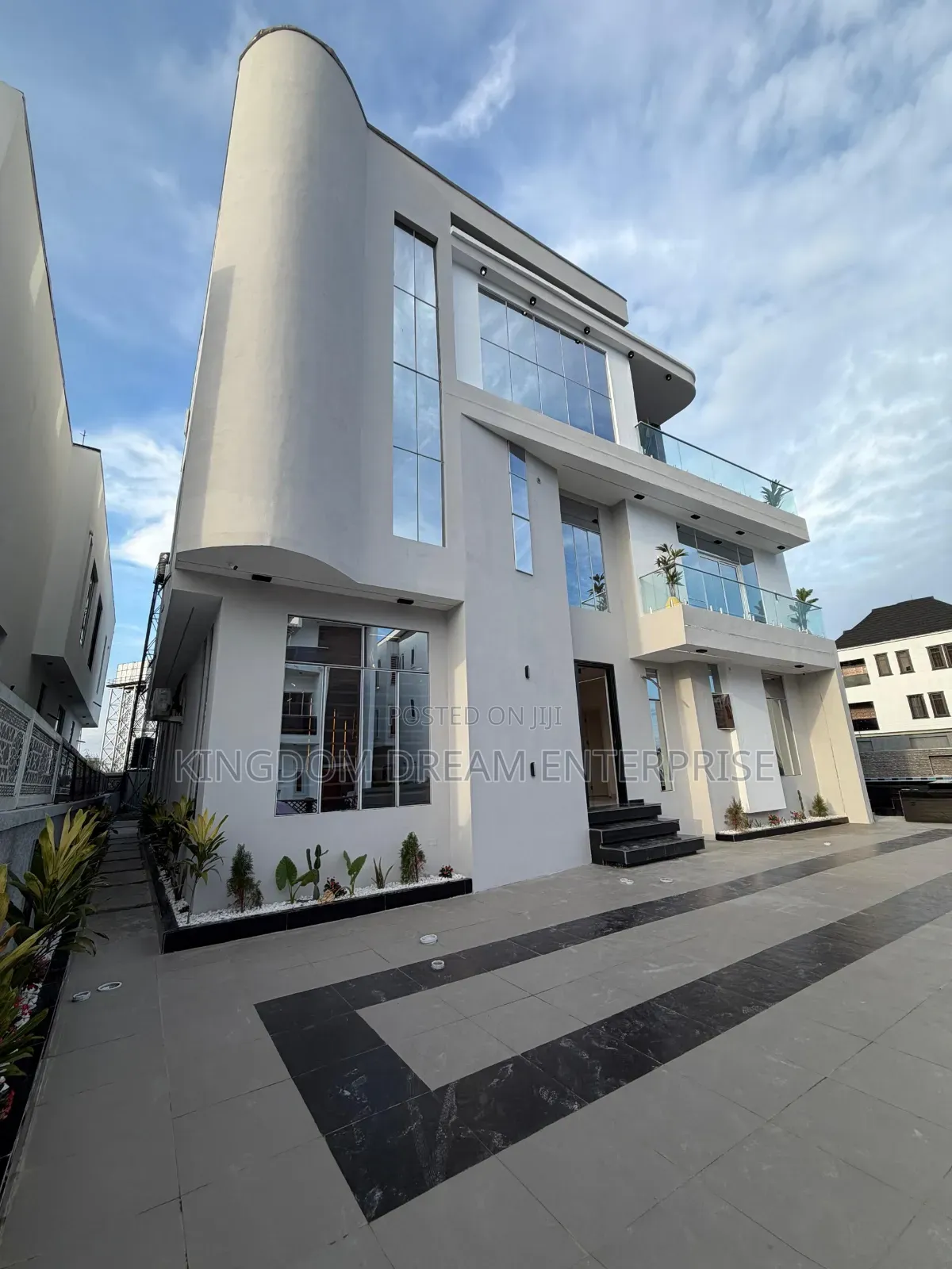 5bdrm Duplex in Chevron Lekki Lagos for sale in Chevron