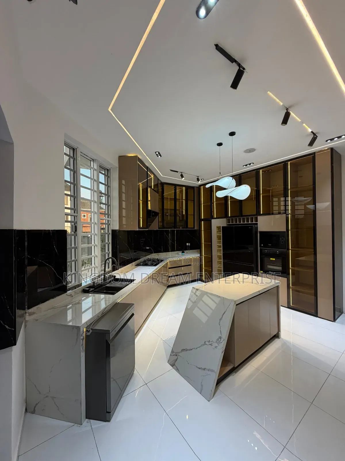 5bdrm Duplex in Chevron Lekki Lagos for sale in Chevron
