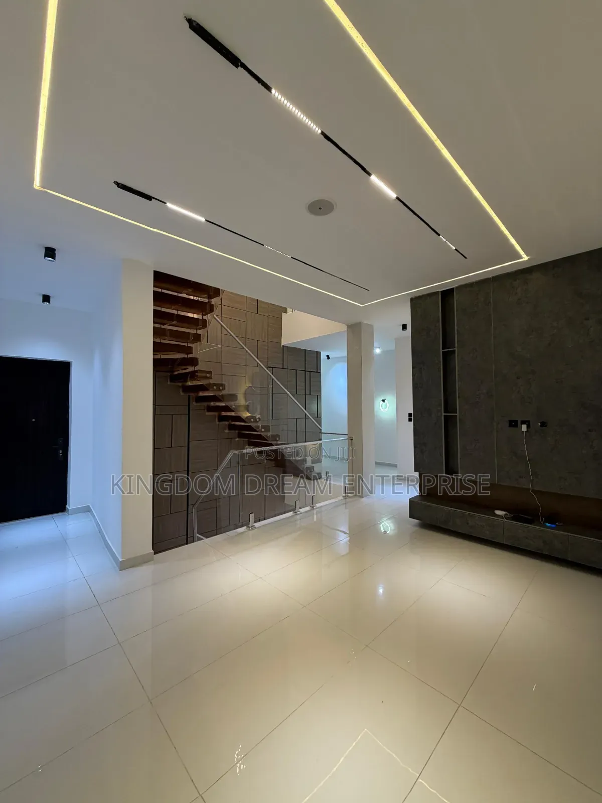 5bdrm Duplex in Chevron Lekki Lagos for sale in Chevron