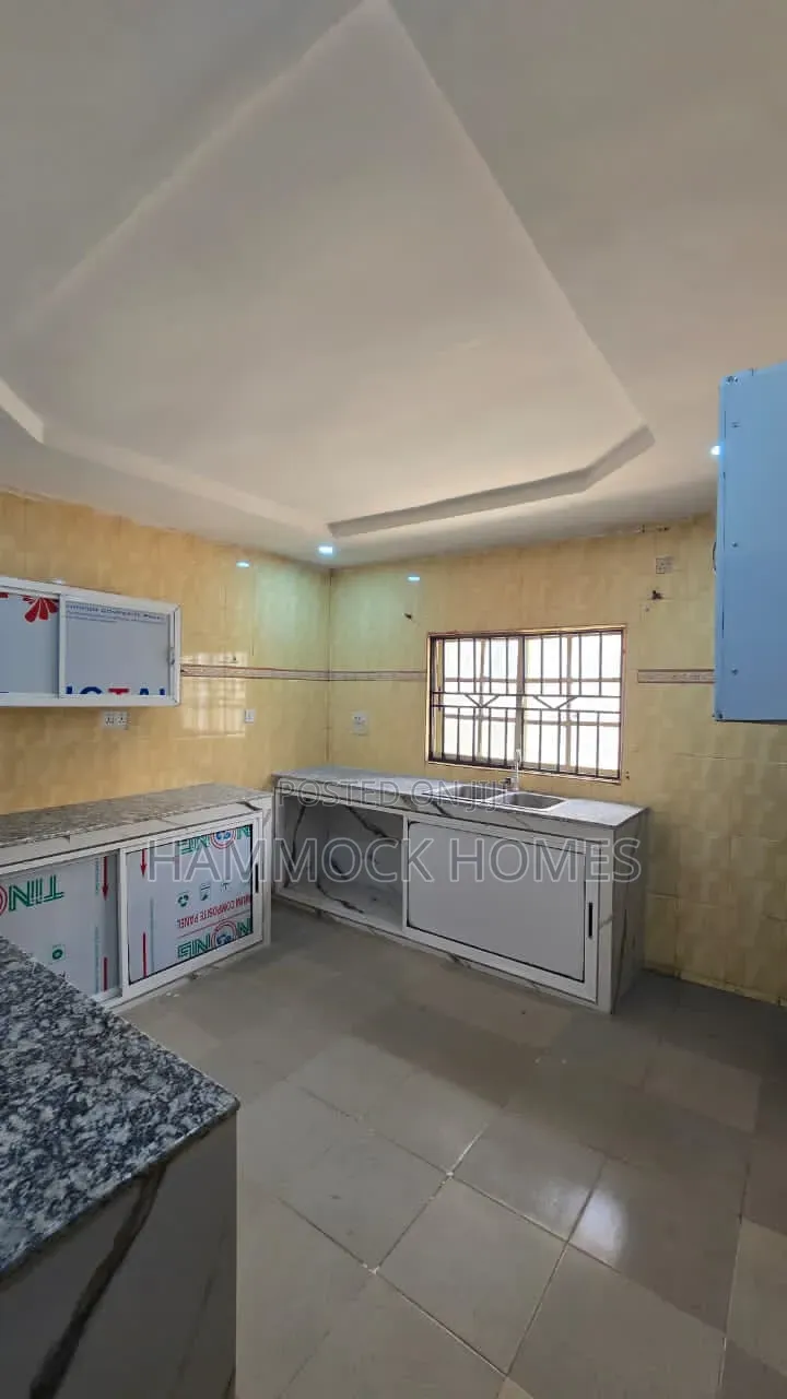 2bdrm Apartment in Adenuga Estate, Bodija for rent in Bodija